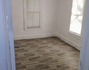 1104 Tyler Street - Photo Thumbnail 5
