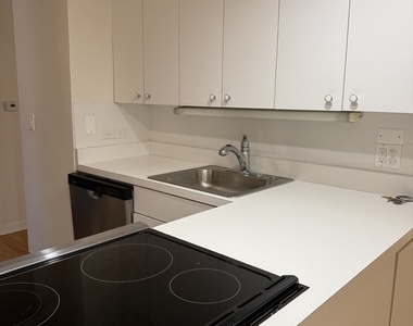 317 Woodlawn Avenue - Photo Thumbnail 1