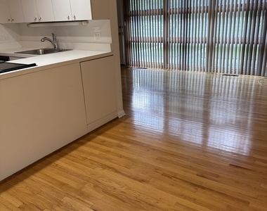 317 Woodlawn Avenue - Photo Thumbnail 17
