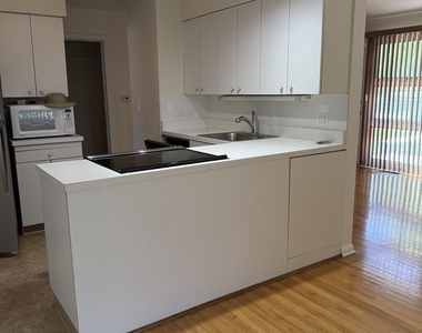 317 Woodlawn Avenue - Photo Thumbnail 3