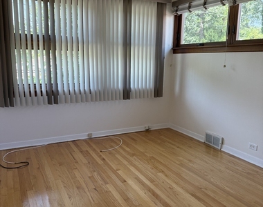 317 Woodlawn Avenue - Photo Thumbnail 9