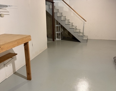 317 Woodlawn Avenue - Photo Thumbnail 12