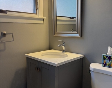 317 Woodlawn Avenue - Photo Thumbnail 5