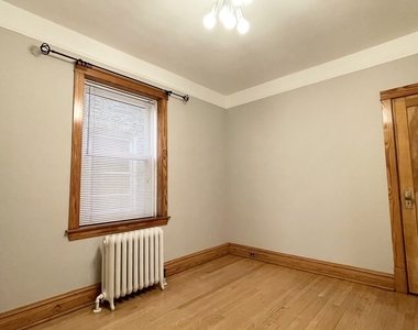 4943 N Marmora Avenue - Photo Thumbnail 9