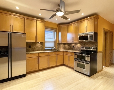 4943 N Marmora Avenue - Photo Thumbnail 5
