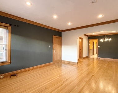 4943 N Marmora Avenue - Photo Thumbnail 3