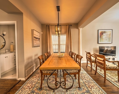 2718 W Washington Boulevard - Photo Thumbnail 2