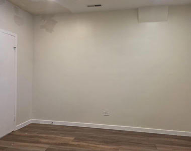 607 N Wells Street - Photo Thumbnail 9