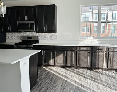 2949 Reflection Drive - Photo Thumbnail 7