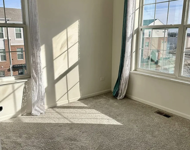 2949 Reflection Drive - Photo Thumbnail 14