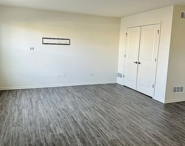 2949 Reflection Drive - Photo Thumbnail 10