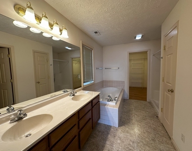 3922 Wild Flower Drive - Photo Thumbnail 13