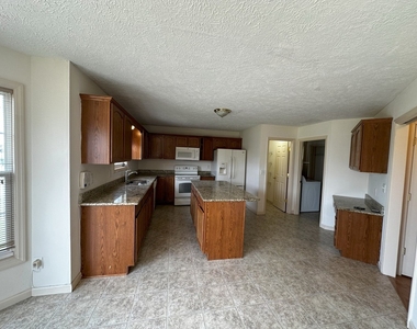 3922 Wild Flower Drive - Photo Thumbnail 4