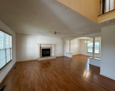 3922 Wild Flower Drive - Photo Thumbnail 11