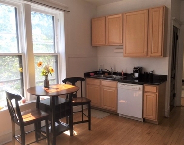 2906 N Greenview Avenue - Photo Thumbnail 7