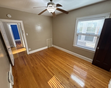5327 W Wolfram Street - Photo Thumbnail 11
