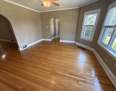 5327 W Wolfram Street - Photo Thumbnail 2
