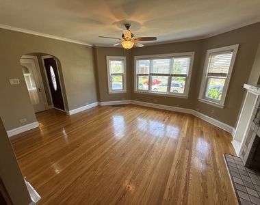 5327 W Wolfram Street - Photo Thumbnail 4