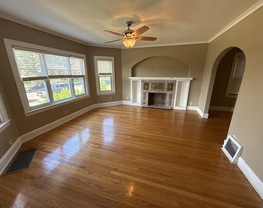 5327 W Wolfram Street - Photo Thumbnail 1