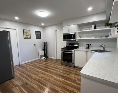 1431 E Emmerson Lane - Photo Thumbnail 11