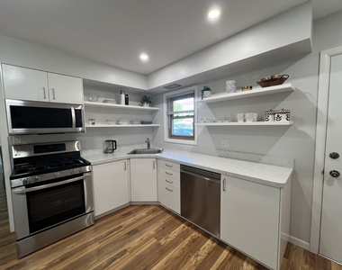 1431 E Emmerson Lane - Photo Thumbnail 12