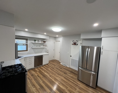 1431 E Emmerson Lane - Photo Thumbnail 9