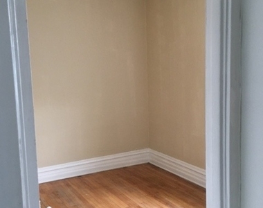 3246 N Seminary Avenue - Photo Thumbnail 7