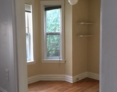 3246 N Seminary Avenue - Photo Thumbnail 6