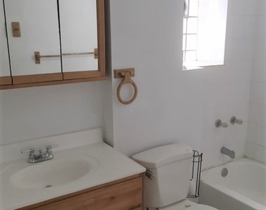 3246 N Seminary Avenue - Photo Thumbnail 9