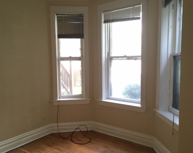 3246 N Seminary Avenue - Photo Thumbnail 5