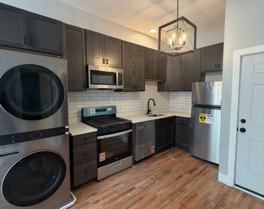1742 N California Avenue - Photo Thumbnail 5