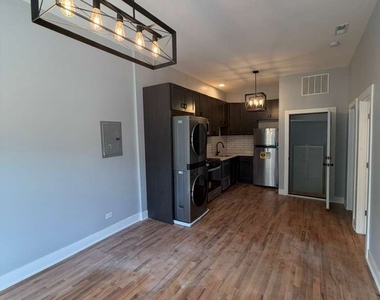 1742 N California Avenue - Photo Thumbnail 6