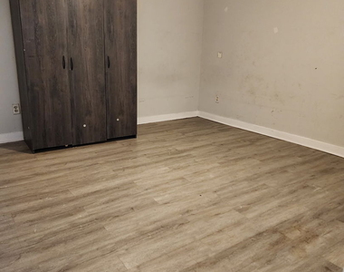 2700 W 24th Street - Photo Thumbnail 1
