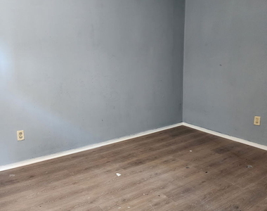 2700 W 24th Street - Photo Thumbnail 2