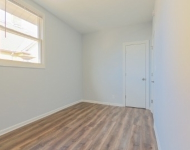 7432 S Maryland Avenue - Photo Thumbnail 2
