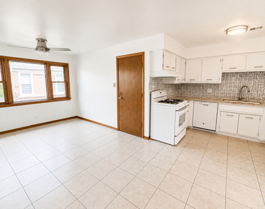 8440 W Windsor Avenue - Photo Thumbnail 2