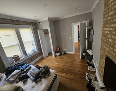 6503 N Mozart Street - Photo Thumbnail 4