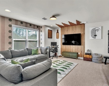 790 Belrose Drive - Photo Thumbnail 8