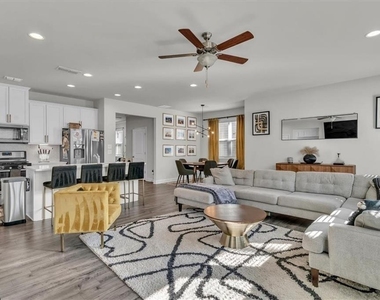 790 Belrose Drive - Photo Thumbnail 3