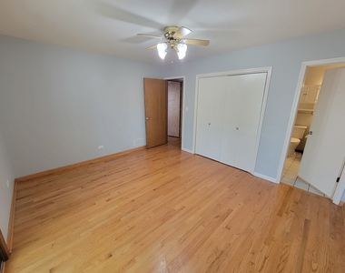 7411 N Claremont Avenue - Photo Thumbnail 3