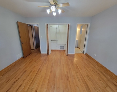 7411 N Claremont Avenue - Photo Thumbnail 2