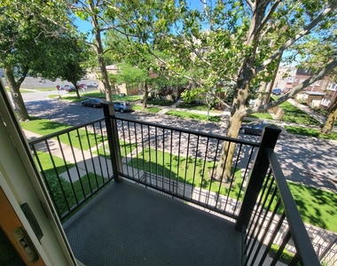 7411 N Claremont Avenue - Photo Thumbnail 8