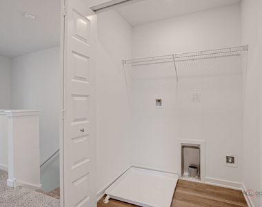 541 Yosemite Way - Photo Thumbnail 14