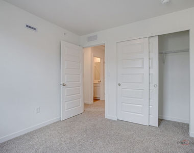 541 Yosemite Way - Photo Thumbnail 20