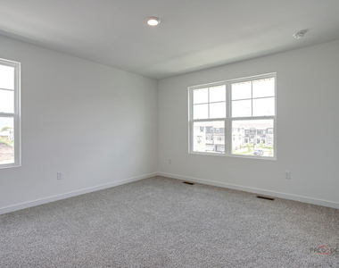 541 Yosemite Way - Photo Thumbnail 19