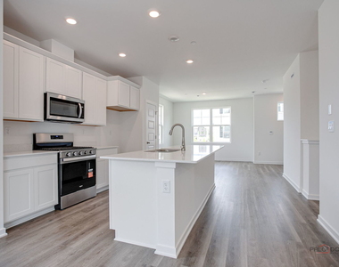 541 Yosemite Way - Photo Thumbnail 6