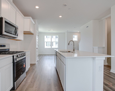 541 Yosemite Way - Photo Thumbnail 8