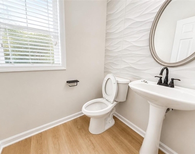 2252 Jasmine Glen Drive - Photo Thumbnail 5