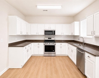 2252 Jasmine Glen Drive - Photo Thumbnail 7