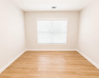 2252 Jasmine Glen Drive - Photo Thumbnail 13